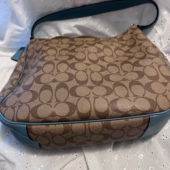 Coach shoulder carry bag , teal handle , like new great bag Signature canvas - Picture 6 of 6
